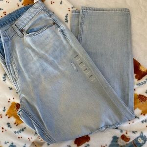 Blue jeans high rise mom jeans size 14/32 from gap.